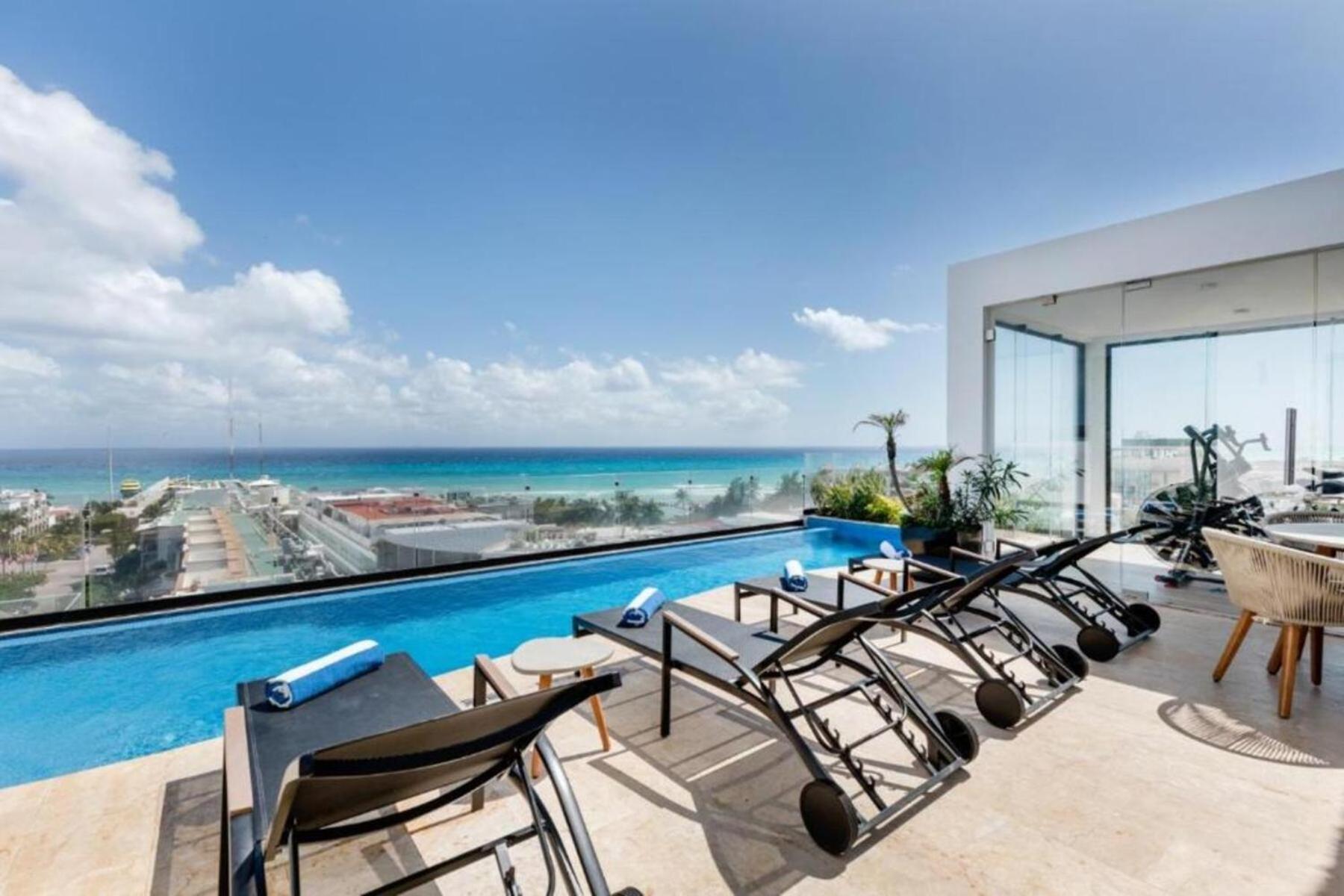 One Paralia Apartamento